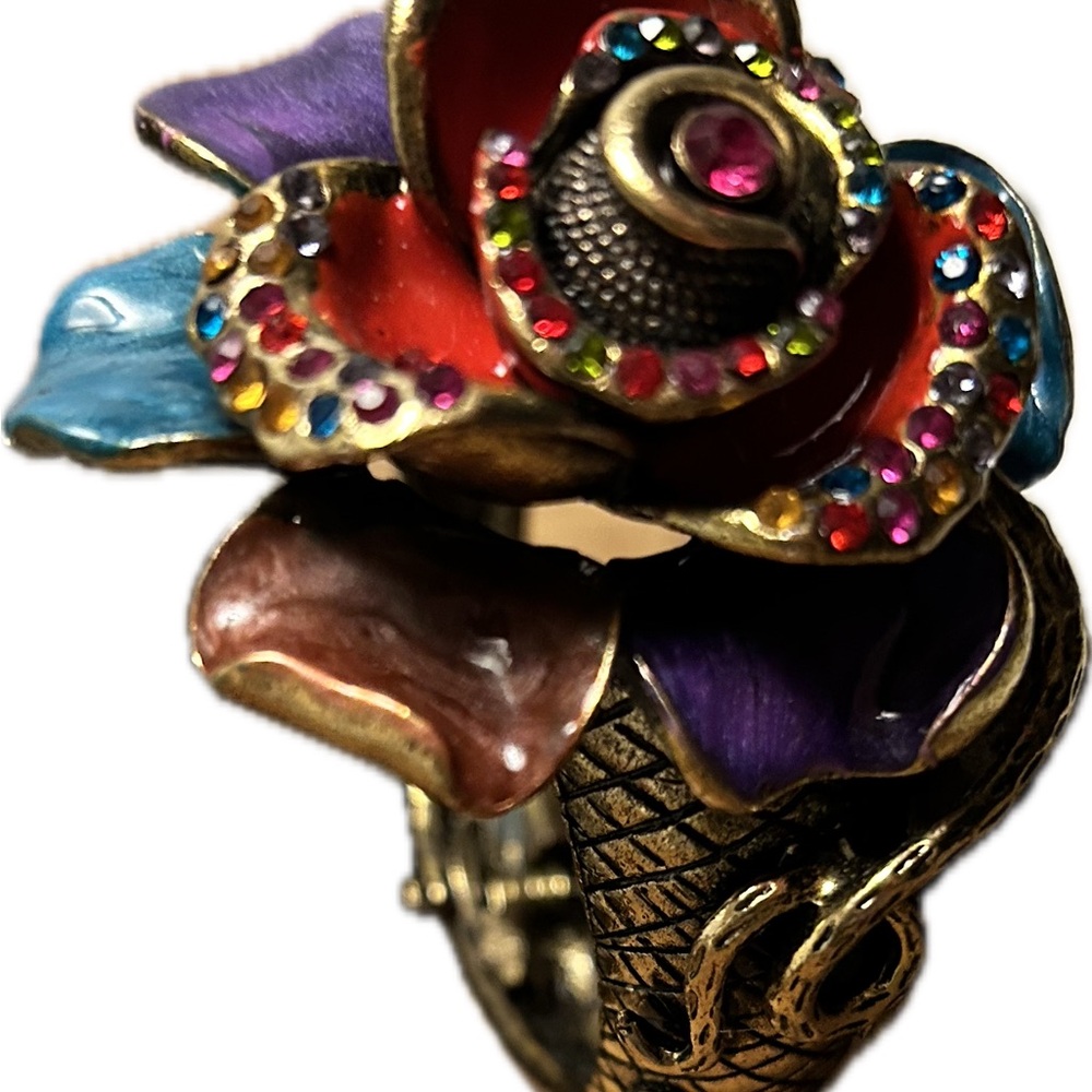 Vintage Moroccan fashion bracelet gold tone heavy flowers jewels